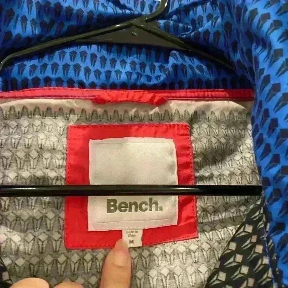 BENCH WOMENS WINDBREAKER Sz M in EUC - Picture 7 of 8